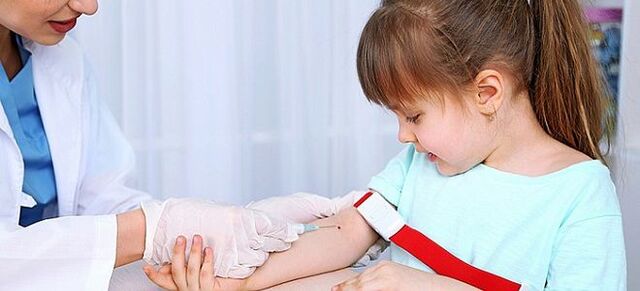 prelevarea de probe de sânge pentru analiza viermilor la un copil